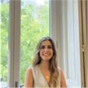 Profesora de apoyo escolar a nivel ESO apta para impartir clases a estudiantes 
