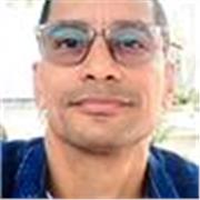 Profesor de apoyo escolar en clases para niños enfocado en la confianza y paciencia (Ideal para niños de primaria)