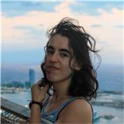 Alumna de Psicología que trabajaría como profesora de refuerzo en Primaria y en Catalán, Castellano e Inglés en la ESO.
