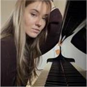 l’insegnante di pianoforte in lingua inglese