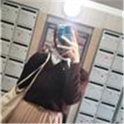 Professeure d’anglais bilingue dévouée à la réussite de ses élèves.
