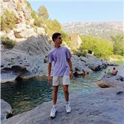 Je suis élève en première générale et j'adore les maths, alors ce sera un plaisir pour moi de vous aider si vous en avez besoin !