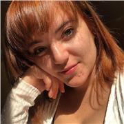 Laureata in Mediazione Linguistica e Culturale, insegno inglese e italiano a bambini di scuola elementare e scuola media.