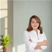 Profesional en desarrollo humano; guío personas,alumnos y equipos.