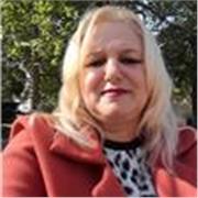 Maestra en educación primaria para trabajar con niños de 5 a 12 años 