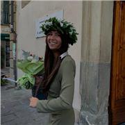 Diplomata in Lingue e Laureata in Comunicazione impartisce lezioni di Inglese