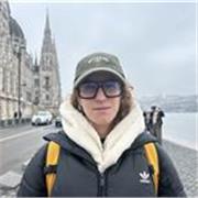 Economista y estudiante del grado en matemáticas da clase de todas las asignaturas de ADE, Economía y Matematicas