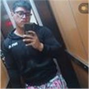 Profesor de matemáticas que enseña a niños con una edad  de entre 10-16