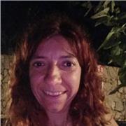 Me defino como una persona responsable, empática y comprometida con el bienestar de los niños.