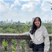 Profesora con conocimiento en diversos procesos lingüísticos para niños, niñas y adolescentes