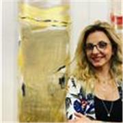 Laureata all’Accademia delle Belle Arti di Roma, specializzata a l’Ecole d’Art Mural de Versailles impartisco lezioni di pittura e disegno a giovani studenti dei licei e Accademie