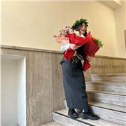 Insegnante di lingue e italiano, storia, filosofia per aiuto compiti a studenti di scuole medie e licei