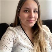 Profesora de Lengua y Literatura, con experiencia en dar clases a alumnos de enseñanza básica y media