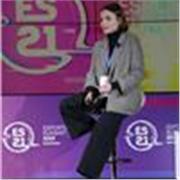 Experta en marketing deportivo, mentora de nuevos talentos.