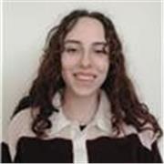 Profesora de inglés con experiencia probable que ofrece tanto clases online como presenciales.