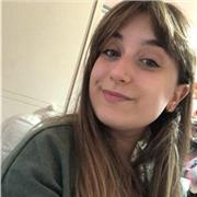 Profesora de alemán imparte clases a niños de primaria y de la E.S.O