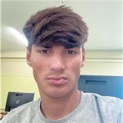 Profesor de apoyo escolar especializado en clases para niños de manera online