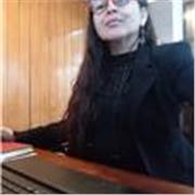 Profesora de Inglés y Magíster en Lingüística con Mención en Dialectología Hispanoamericana y Chilena