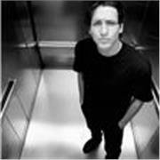 Lezioni di grafica e comunicazione visiva
Un percorso su misura per migliorare tecnica, metodo e linguaggio visivo.