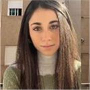 Psicóloga da clases particulares a alumnado de primaria.