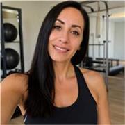Hola, soy Mariela, instructora de Pilates y profesora de danza 😊
Ofrezco clases de Pilates online para todos los niveles.