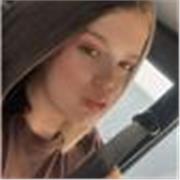 Me describo como una chica joven con mucho entusiasmo, con mucho cariño a la materia que quiero enseñar