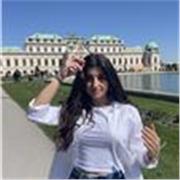 Cerchi una ragazza competente e motivata?Sono Enza amo le lingue straniere e spero di poter trasmettere la mia passione anche a te