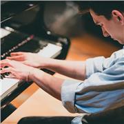 Pianista, Produttore e Ingegnere del Suono Docente presso il CPM di Milano offre lezioni di PRODUZIONE MUSICALE in Ableton Live