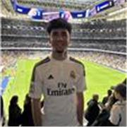 Profesor de fútbol joven para los que están empezando 