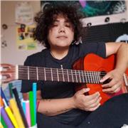 Soy instructora de Yoga Infantil, enfocada en el bienestar emocional, la regulación y el desarrollo integral de niños y niñas