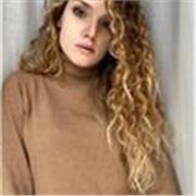Impartisco lezioni in materie umanistiche (italiano, storia, latino, greco…) a studenti delle scuole superiori, medie, elementari