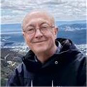 Profesor de Sociales imparte clase virtual o presencial