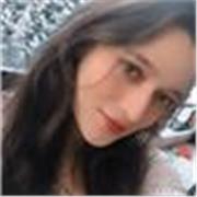 Profesora de español imparte clases a todas las edades
