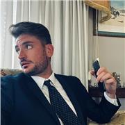 Laureato in legge, avvocato praticante, disponibile ad aiutare diplomandi e studenti universitari nella preparazione delle materie