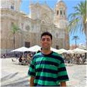 Titulado en Bioquímica preparado para dar clases a alumnos de secundaria. 