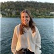 Profesora de matemáticas para alumnos de colegio con experiencia. Estudiante de segundo año de medicina en la u. del desarrollo