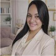 Psicóloga con experiencia en adolescentes y adultos, enfocada en pensamiento crítico, aprendizaje y desarrollo personal