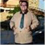 Maestro de apoyo a alumnos que quieran conocer sobre la educación financiera