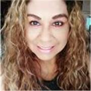 Maestra de administración imparte clases a jóvenes y personas que estén laborando en el área de recursos humanos