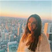 Profesora de inglés. 21 años, he vivido en E.E.U.U. 2 años y me gradué en un instituto americano. Me encantan los niños :)