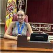 Soy estudiante de 3 año del grado educacion primaria. Además tengo experiencia con menores, como au pair y he realizado prácticas 