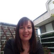 Profesora con mucha experiencia imparte clases de español para extranjeros