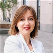 Profesora de inglés con 10+ años de experiencia.