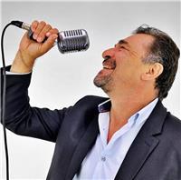 Profesor de canto formado en Buenos Aires Argentina. Tecnica vocal respiración interpretacion . Clases a domicilio en barcelona