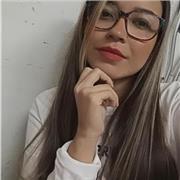 Profesora de matemáticas da clases a niños y jóvenes de todas las edades