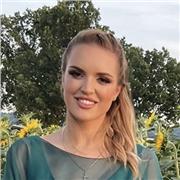 Offro lezioni private a bambini delle scuole elementari e medie, insegnando un metodo di studio che possa renderli autonomi.