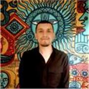 He trabajado en trabajos de alta presión, ya sea administrando restaurantes, escuchando a clientes de todo el mundo en un centro de llamadas o enseñando diferentes métodos de venta. Estoy allí con una palabra amable y una sonrisa. He dominado la gran habi