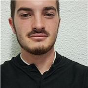 Estudiante universitario de la rama de la salud que ofrece clases particulares a niños y adolescentes