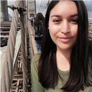Profesora de Inglés licenciada en educación, especializada en enseñanza básica, media e universitaria