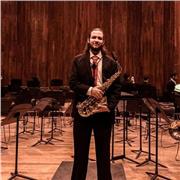 Licenciado en música con énfasis en Saxofón, Piano y teoría musical